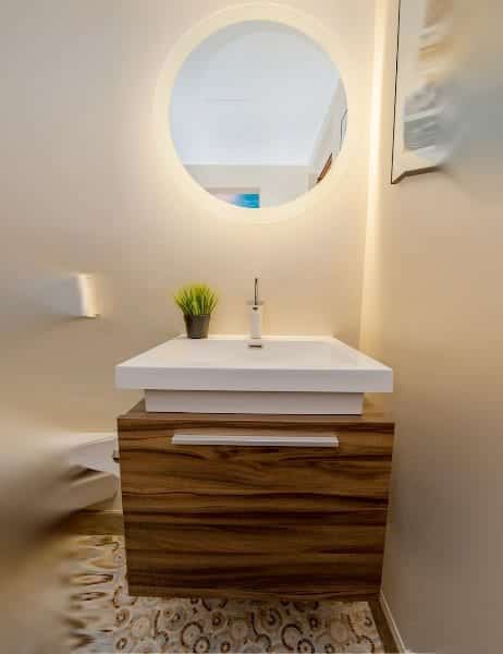 Circular LED Mirror with Soft Ambient Glow – Modern Bathroom Mirror