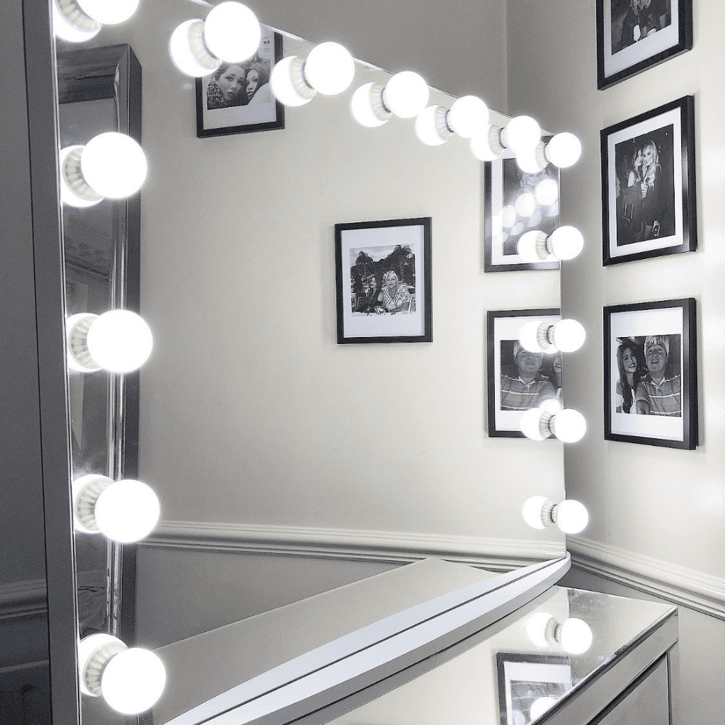 Hollywood Vanity Mirror with LED Bulbs – Professional Makeup Lighting
