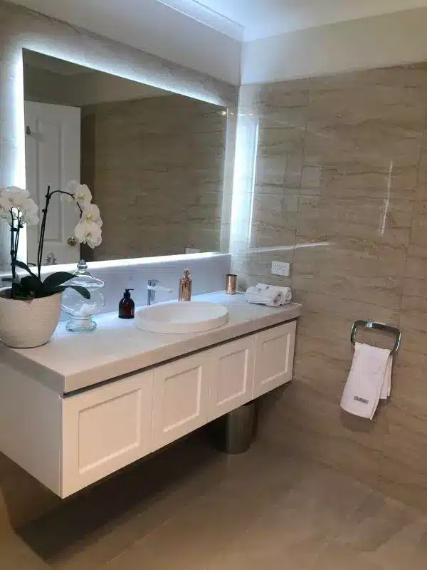 led mirror india-LED Mirrors Are the Fairest of Them All